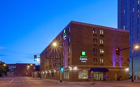 Holiday Inn Express Hotel & Suites Downtown Minneapolis